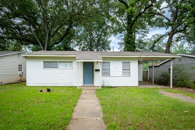 Primary Photo - 404 Poplar St