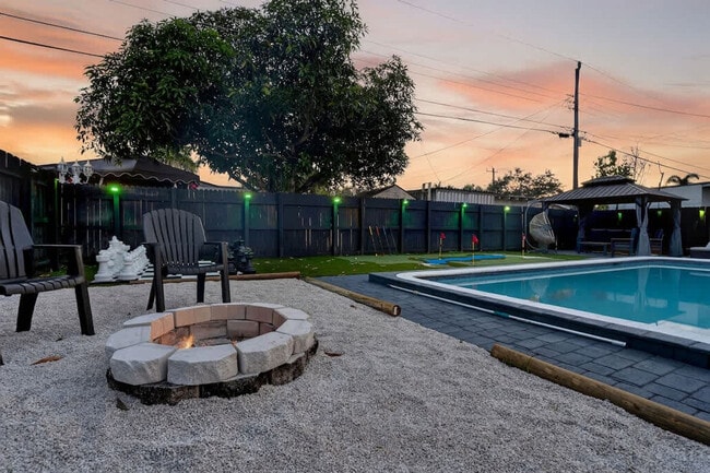 Building Photo - 6660 Custer St