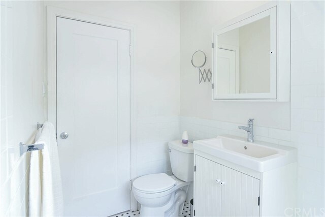 Building Photo - 121 S Elm Dr