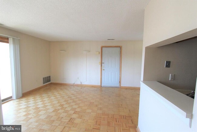 Building Photo - 4812 Ravens Crest Dr
