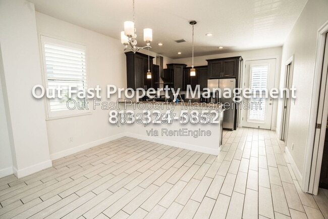 Building Photo - 4859 W Prescott St