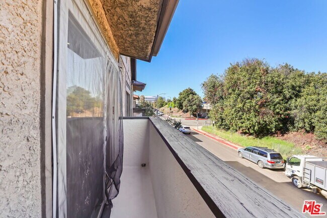 Building Photo - 5500 Lindley Ave