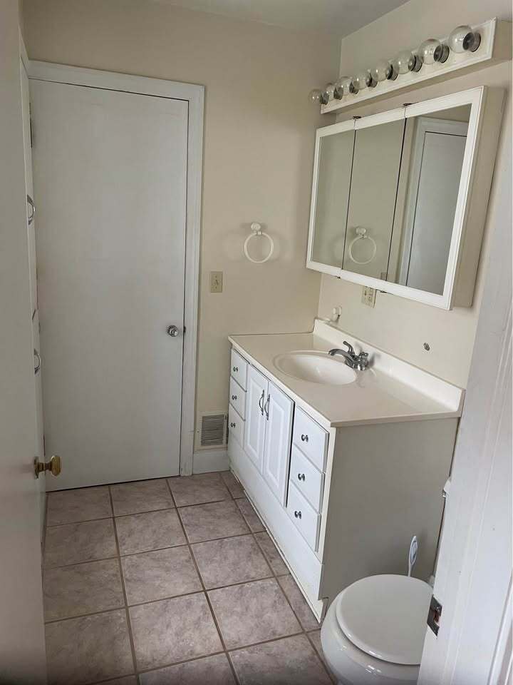 Building Photo - 320 Kenilworth Ave NE