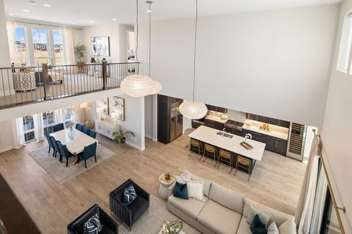Building Photo - 6 Bedroom 5.5 Bathroom Single Family Home ...