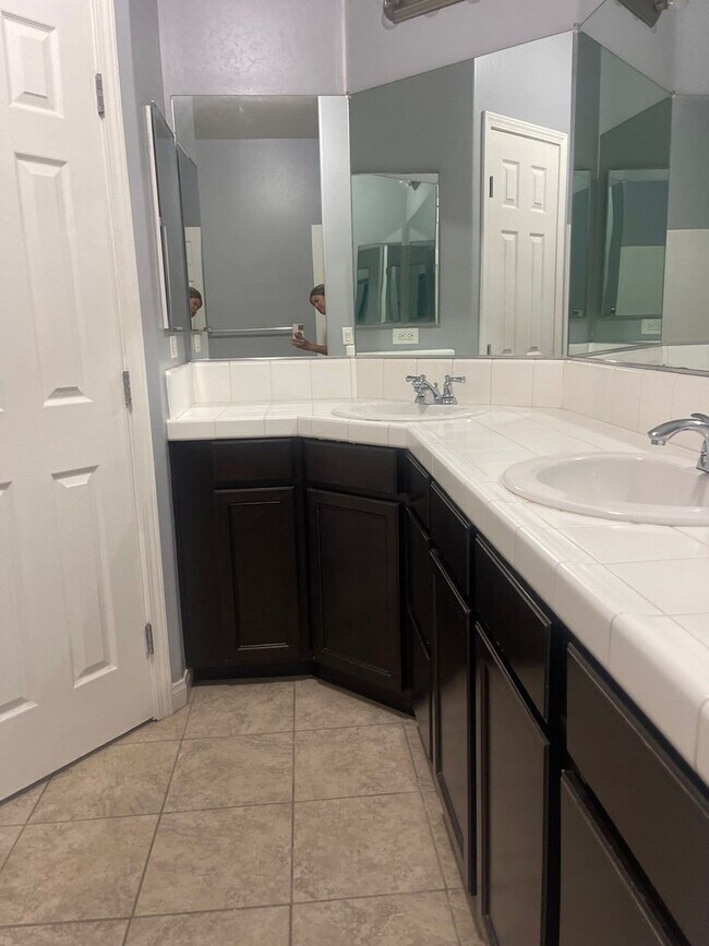 Building Photo - Gorgeous home in the Southwest for rent