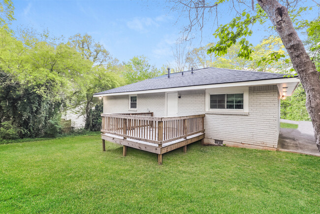 Building Photo - Beautifully Renovated 3-Bedroom