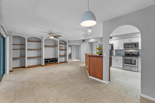 Building Photo - 5540 Coach House Cir