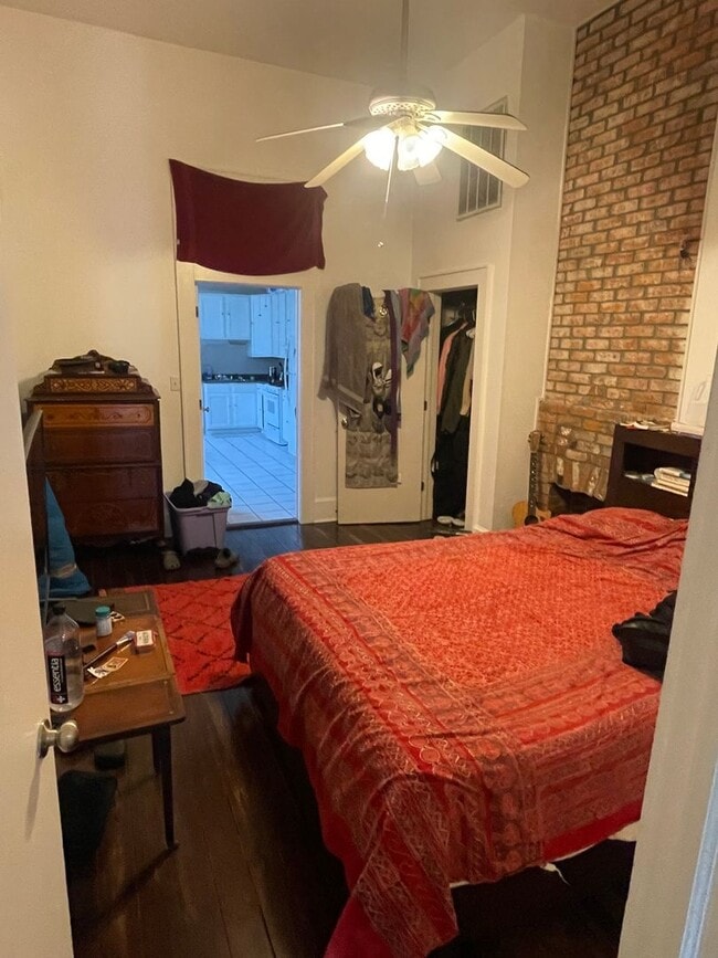 Building Photo - 1BD/1BA Shotgun w/ In Unit Washer and Dryer