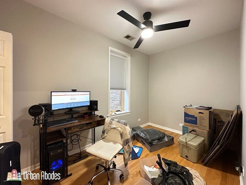 Building Photo - 1424 N Bosworth Ave