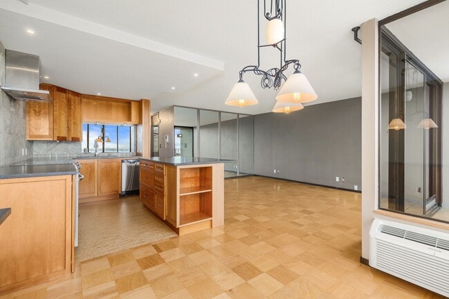 Building Photo - 601 Belmont Ave E