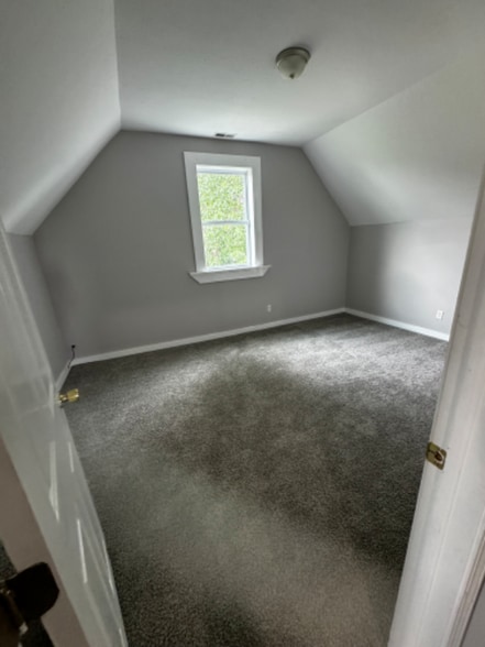 Building Photo - 4000 Glady Rd