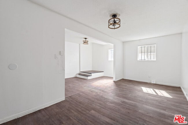 Building Photo - 932 1/2 California Ave