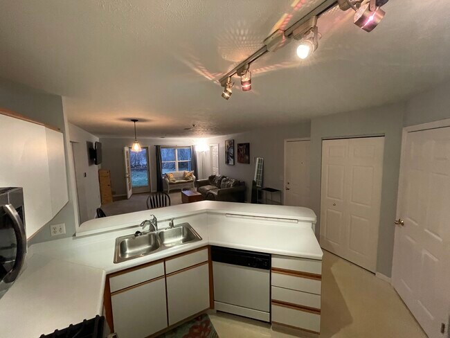 Building Photo - 3029 Poplar Creek Dr SE