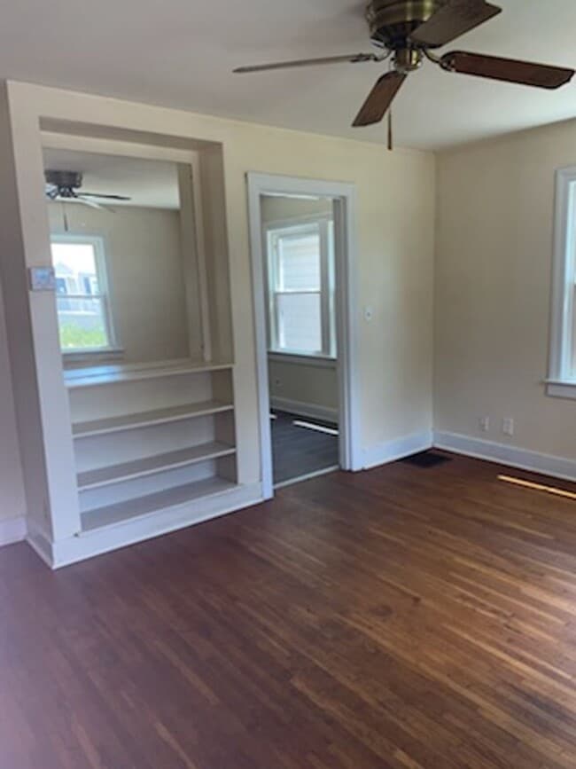 Building Photo - Updated Three Bedroom House in West Louisv...