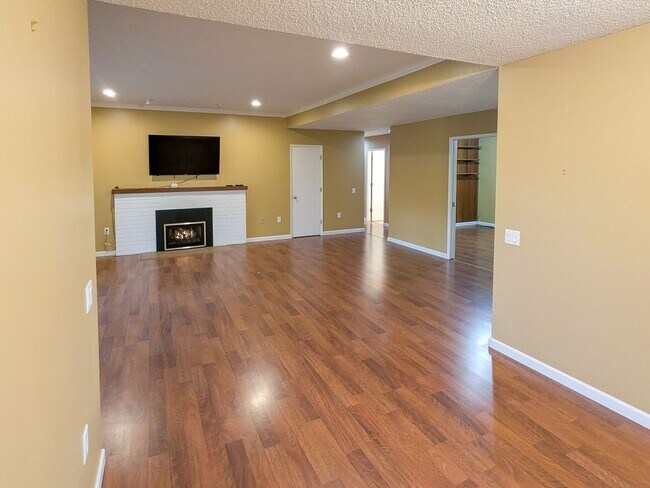 Building Photo - 3063 Winslow Way NW