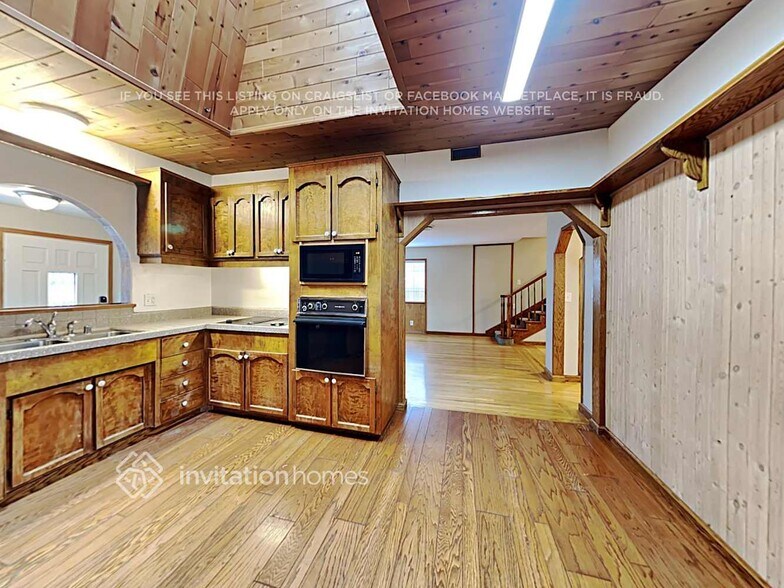Building Photo - 278 Hemlock St