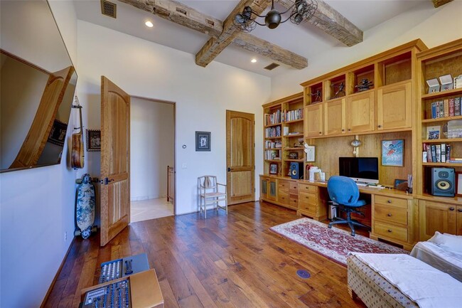 Building Photo - 418 Cattle Trail Dr