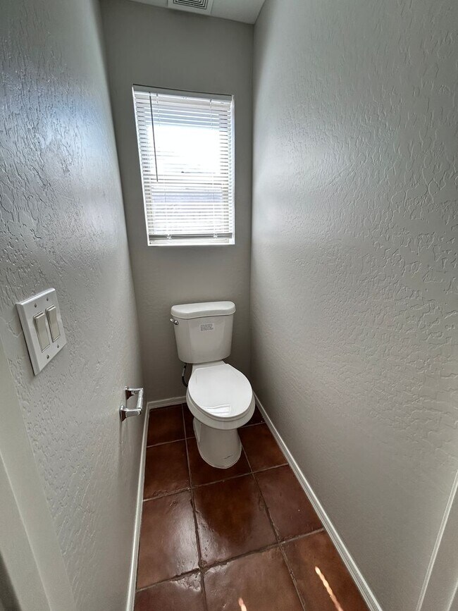 Building Photo - Spacious 3Bd 2 Ba Home In Litchfield Park ...