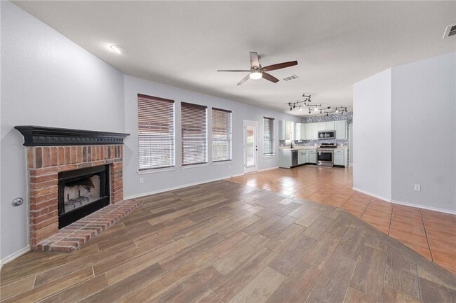 Building Photo - 1136 Beechwood Dr