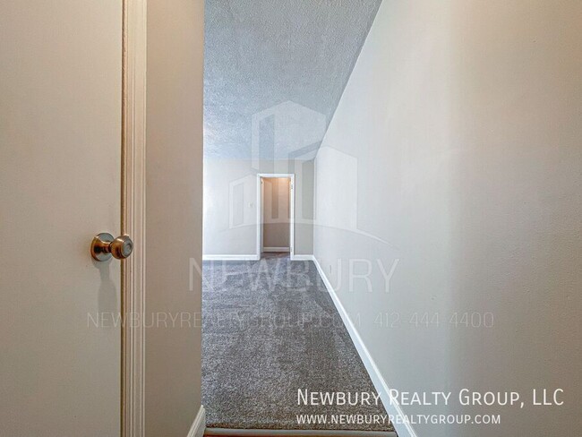 Building Photo - Bright & Beautiful One-Bedroom Apartment i...