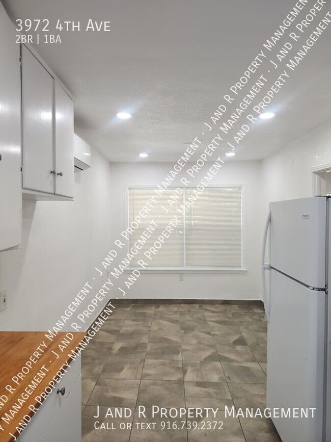 Building Photo - 3972 4th Ave