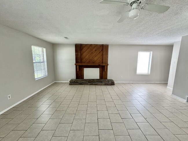 Building Photo - 4579 Buffer Dr