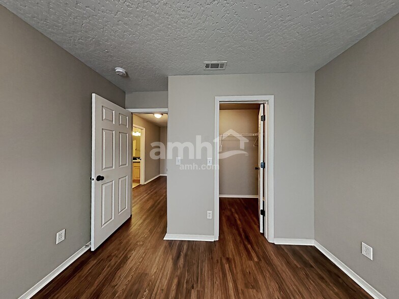 Building Photo - 1038 N Cambrick Dr