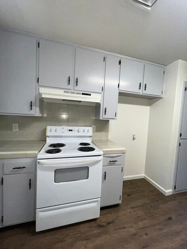 Building Photo - 4061
