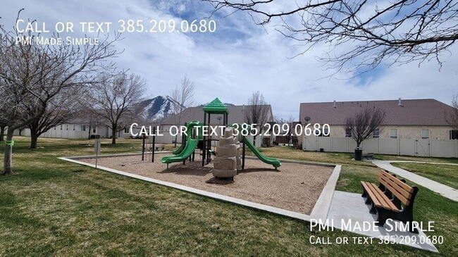 Building Photo - 3042 E Somerset Dr