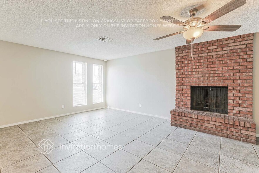 Building Photo - 1616 W Los Arboles Pl