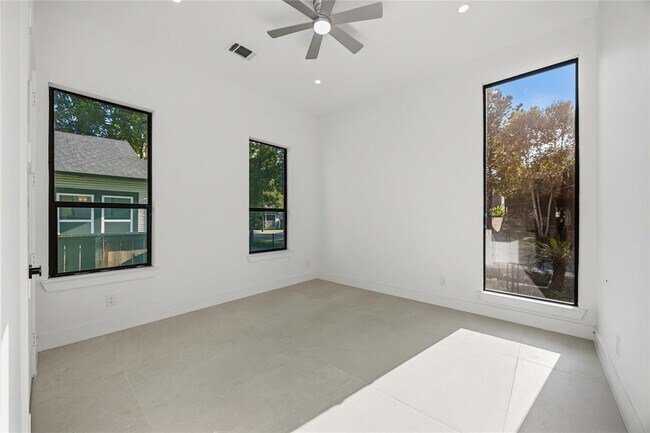 Building Photo - 513 Archer St