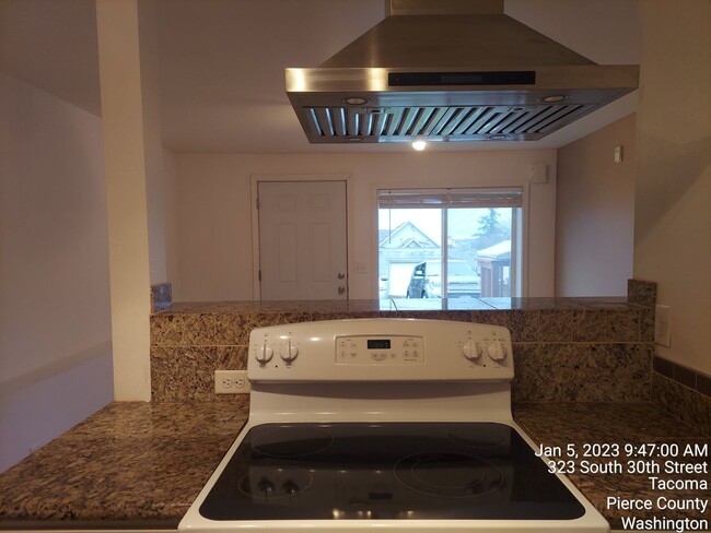 Building Photo - For Rent - Tacoma darling 1 bedroom 1 bath...