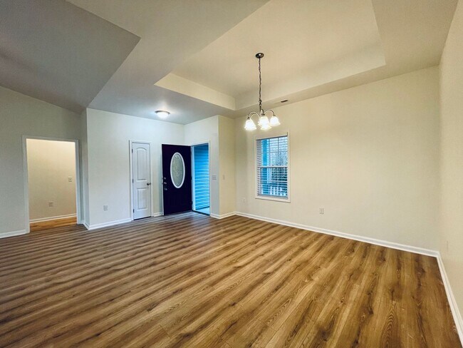 Building Photo - 3/2 single family - quiet neighborhood - updated and ready to move in!