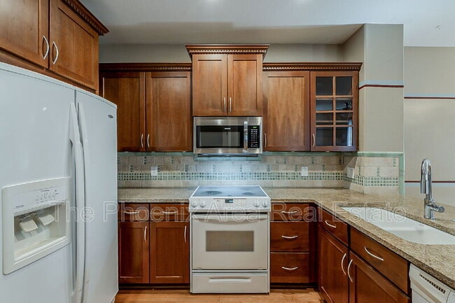 Building Photo - 885 S Osborn Ln