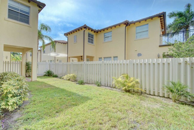 Building Photo - 81 Via Poinciana St