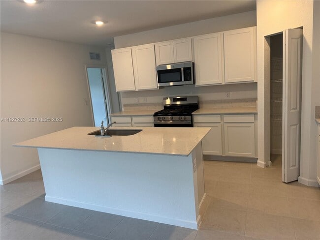 Building Photo - 5837 NW Sweetwood Dr