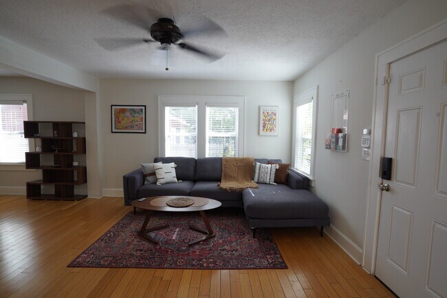 Building Photo - 1007 12th Ave N