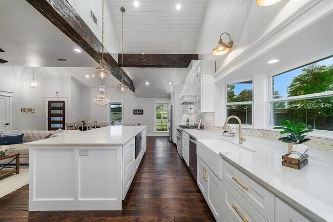 Building Photo - 1601 Windsong Trail
