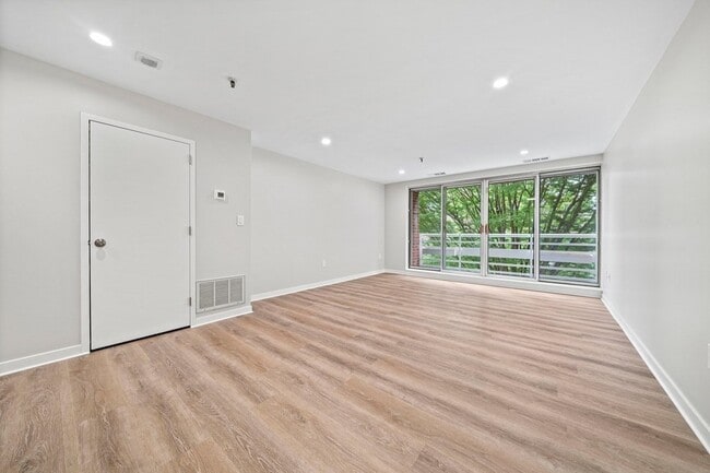 Building Photo - 1 Canal Park