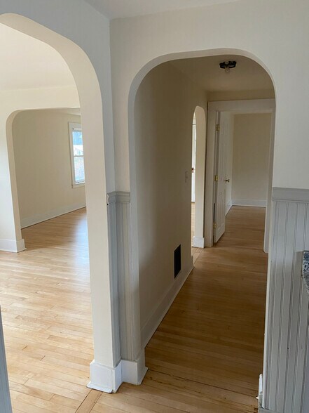 Building Photo - 404 Church St