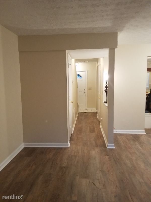 Building Photo - 5091 Village Green Way