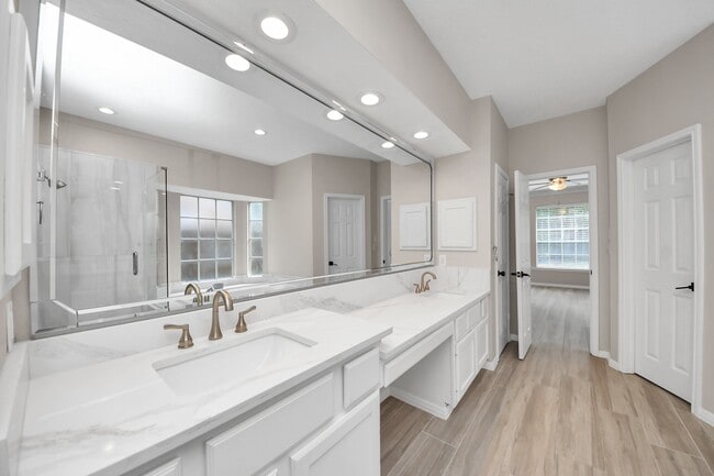 Building Photo - 1335 Crescent Pkwy Ct