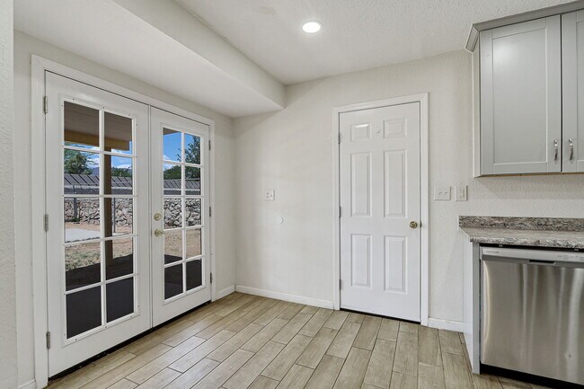 Building Photo - 10401 Centaur Dr