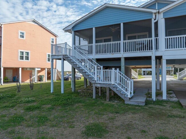 Building Photo - PERFECT FURNISHED MONTHLY BEACH RENTAL AVAILABLE