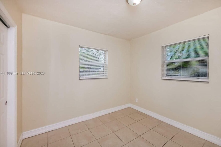 Building Photo - 1511 NE 205th Terrace