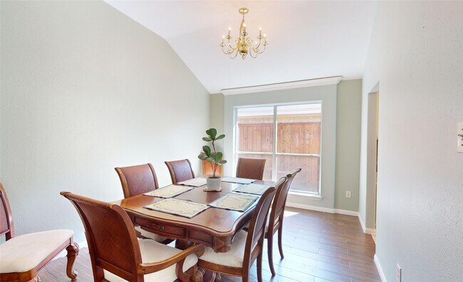 Building Photo - 6014 Knollwood Tr