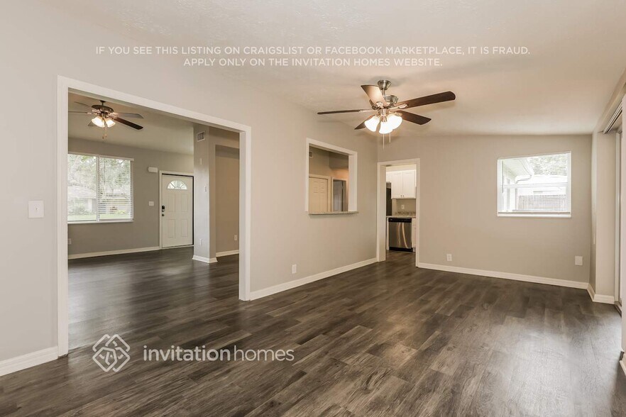 Building Photo - 813 E River Dr