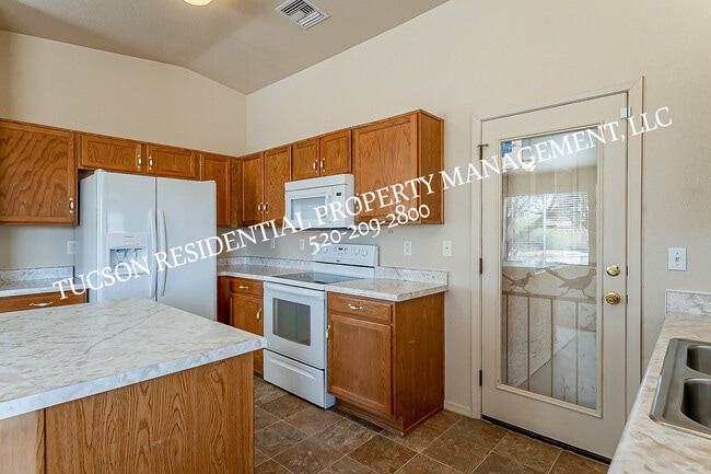 Building Photo - 5891 E Farmridge Dr