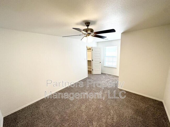 Building Photo - 875 S Amarillo Ave
