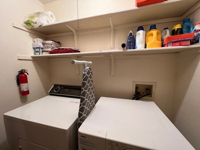 Building Photo - 2108 Selma Dr